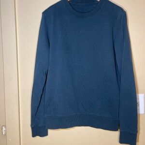 Vuori Women's Sweater in Dark Blue